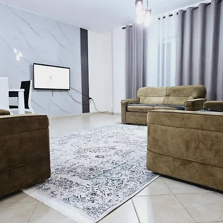Διαμέρισμα New Bazaar 2 Bed With Free Garage Τίρανα