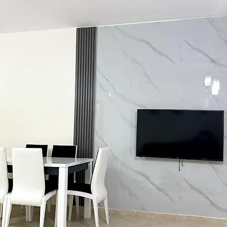 New Bazaar 2 Bed With Free Garage Διαμέρισμα *