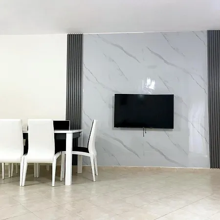 Διαμέρισμα New Bazaar 2 Bed With Free Garage Τίρανα